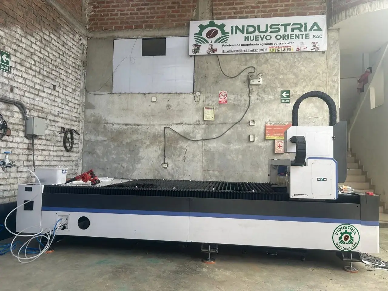 Cortadora láser de fibra CNC en la planta de Industria Nuevo Oriente en Jaén