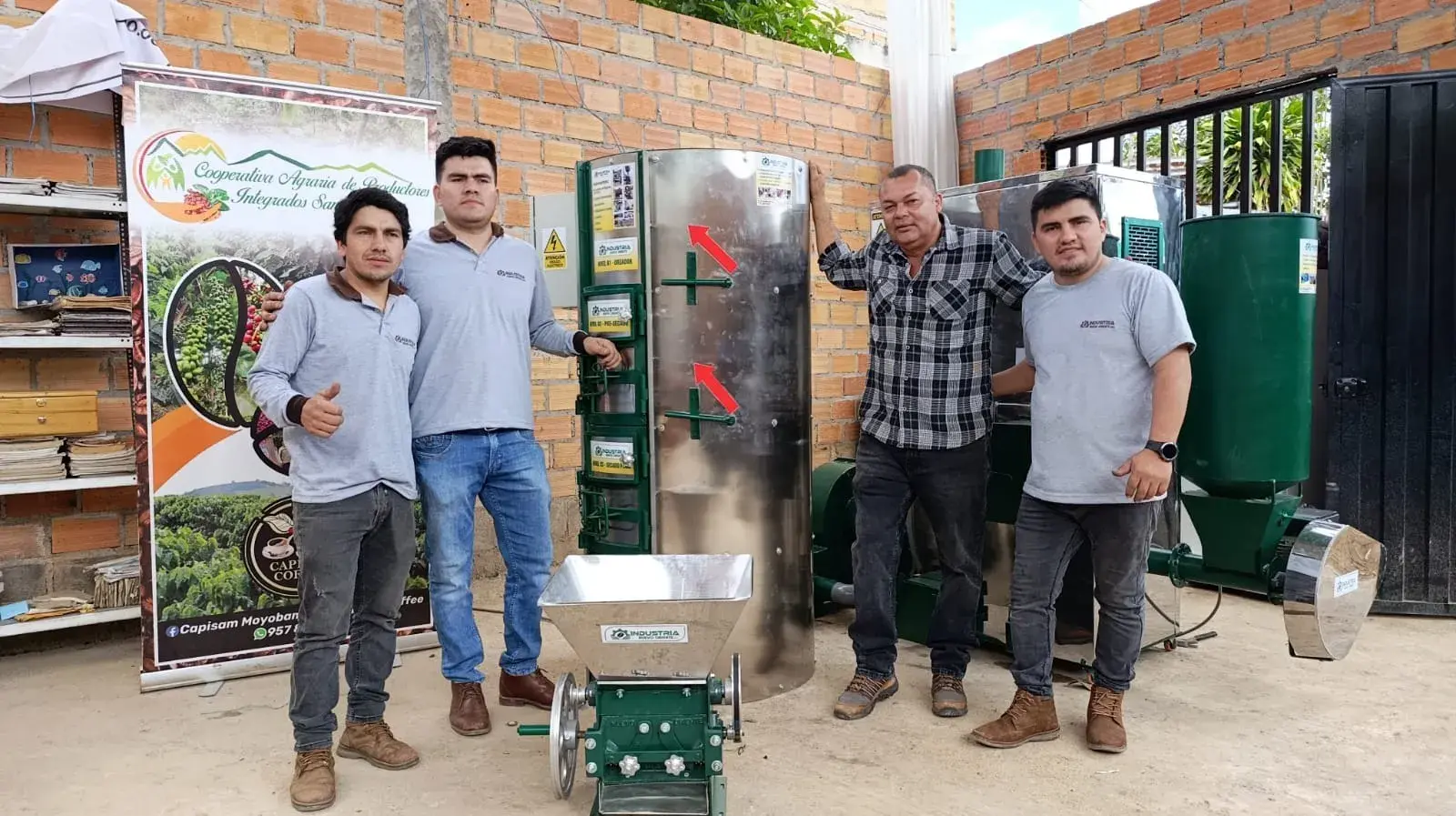 Entrega a cooperativa cafetalera