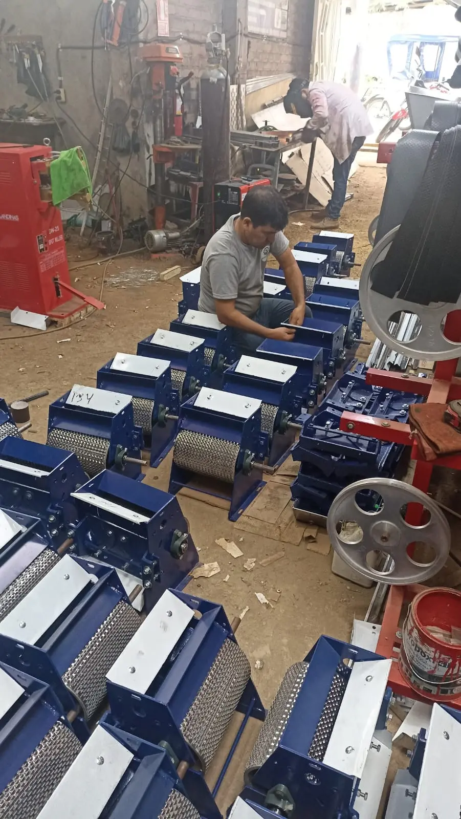 Despulpadoras en fabricación en la planta de Jaén